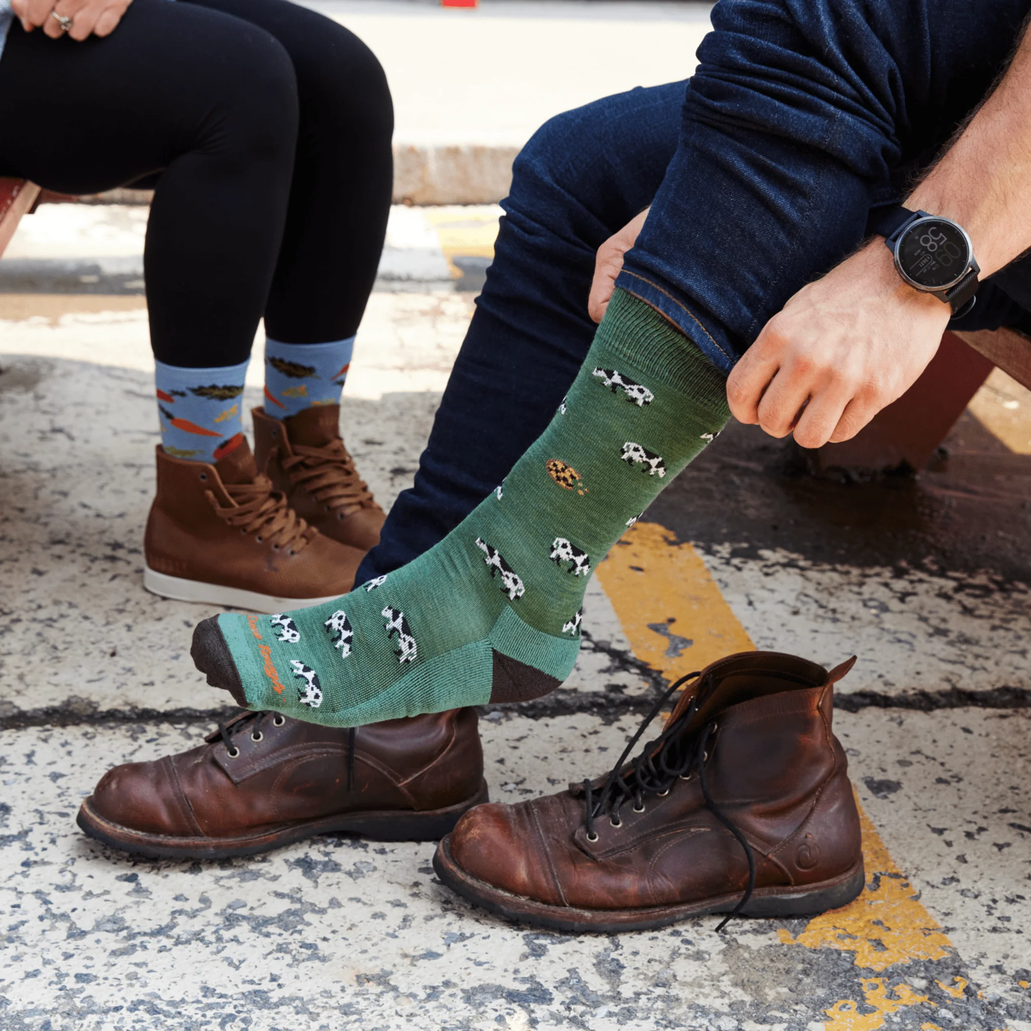 Darn Tough Men's Crew Lightweight with Cushion Socks - Dairy Air - Image 2
