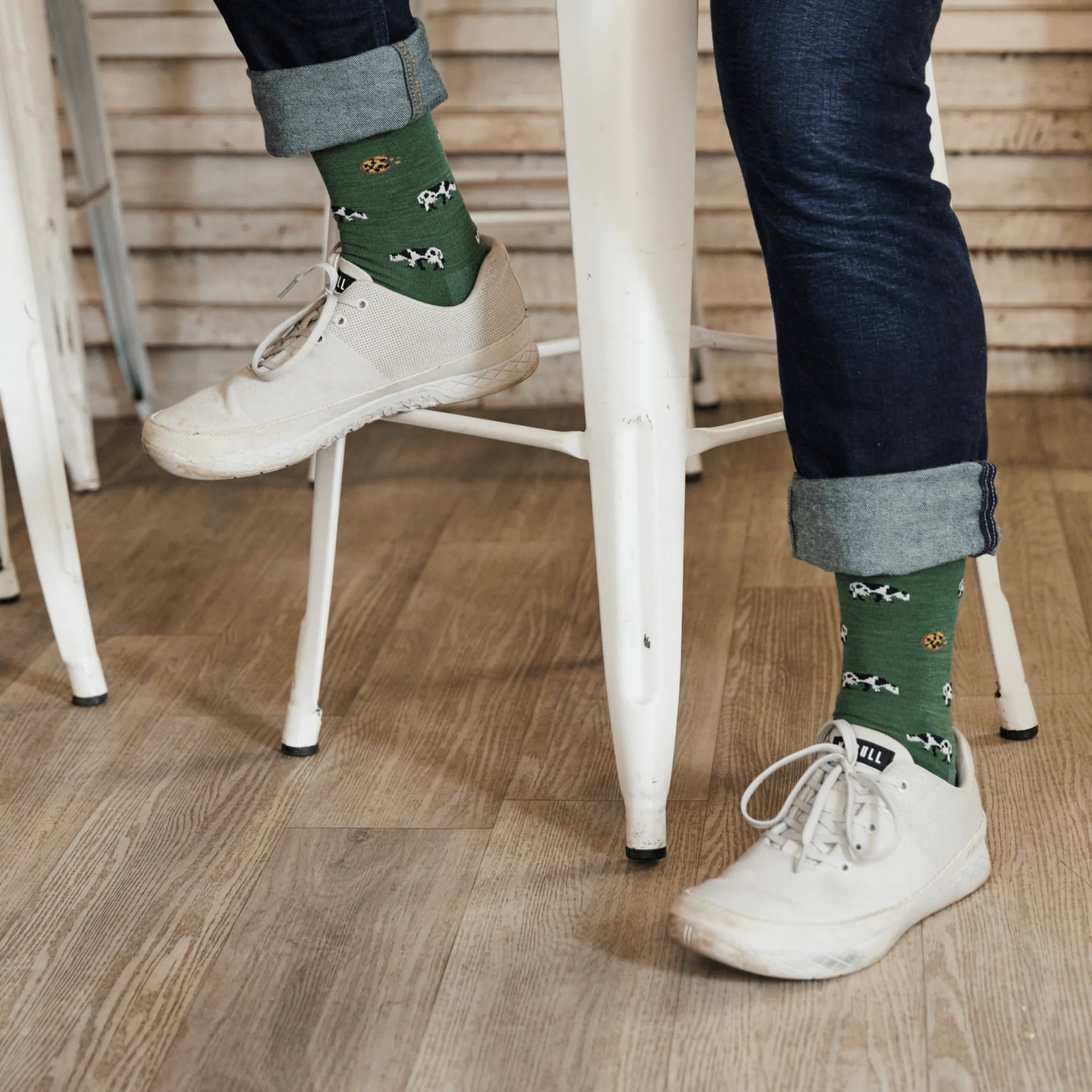 Darn Tough Men's Crew Lightweight with Cushion Socks - Dairy Air - Image 4