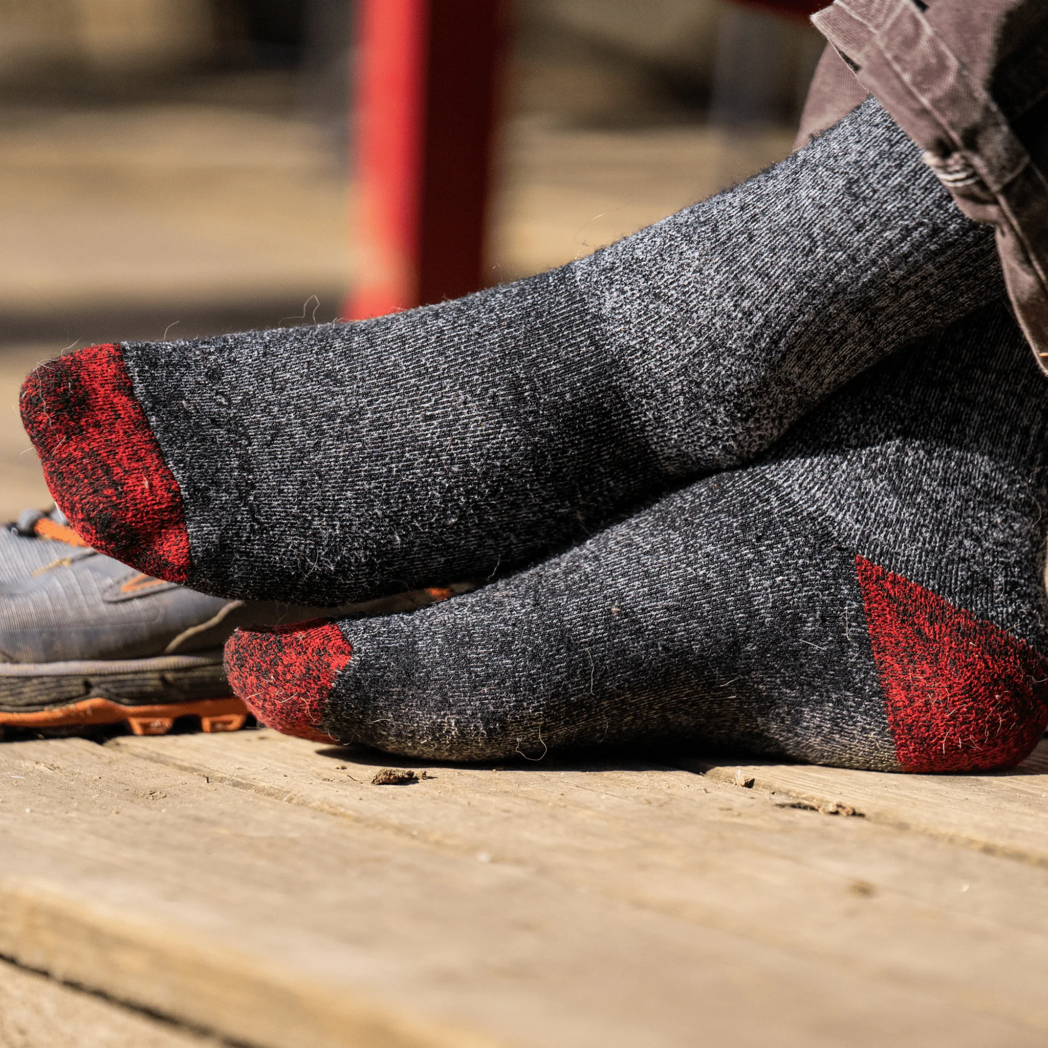 Darn Tough Men's Mountaineering Over-the-Calf Heavyweight with Full Cushion Hiking Sock - Smoke - Image 2