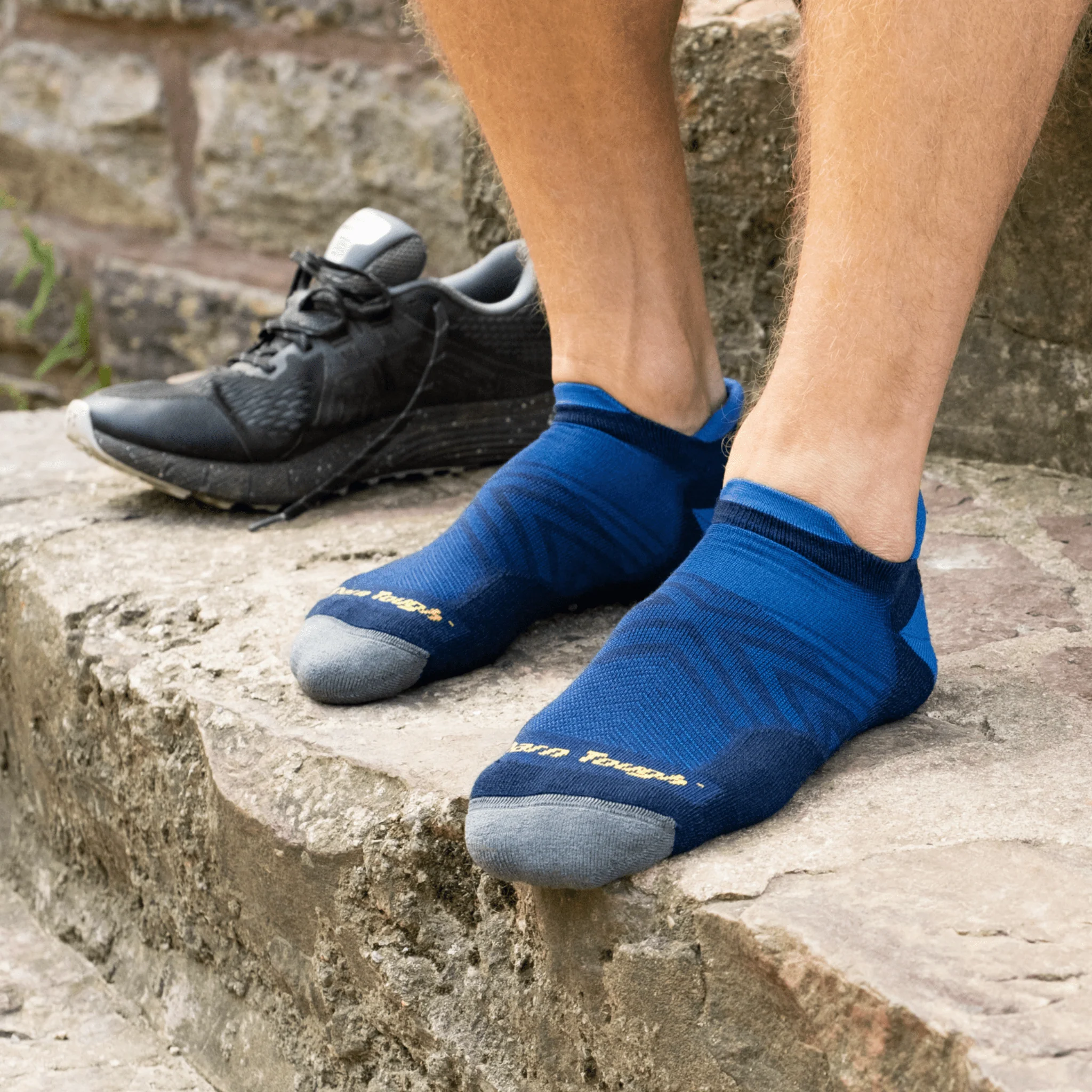 Darn Tough Men's Run No Show Tab Ultra-Lightweight Cushioned Socks - Eclipse - Image 2