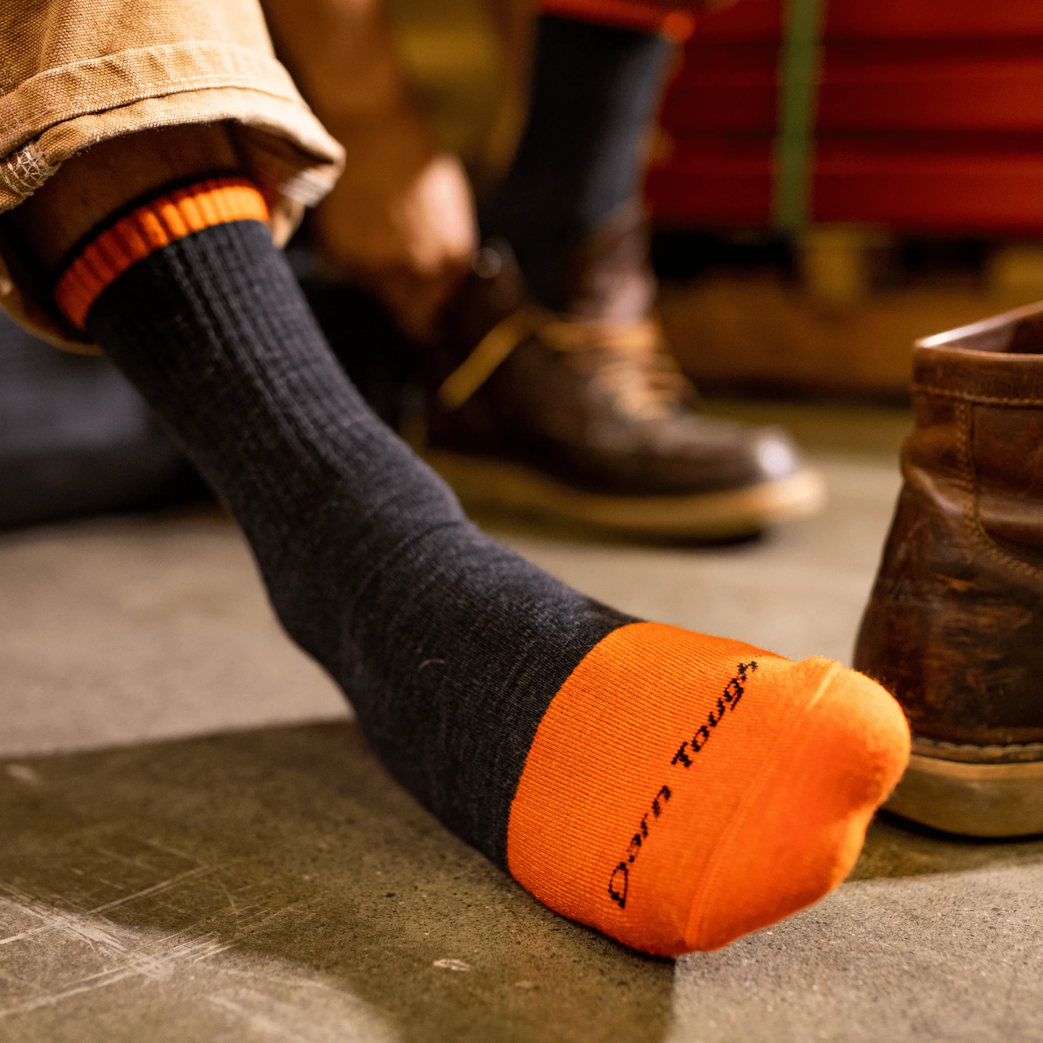 Darn Tough Men's Steely Micro Crew Midweight with Cushion Socks - Graphite - Image 4