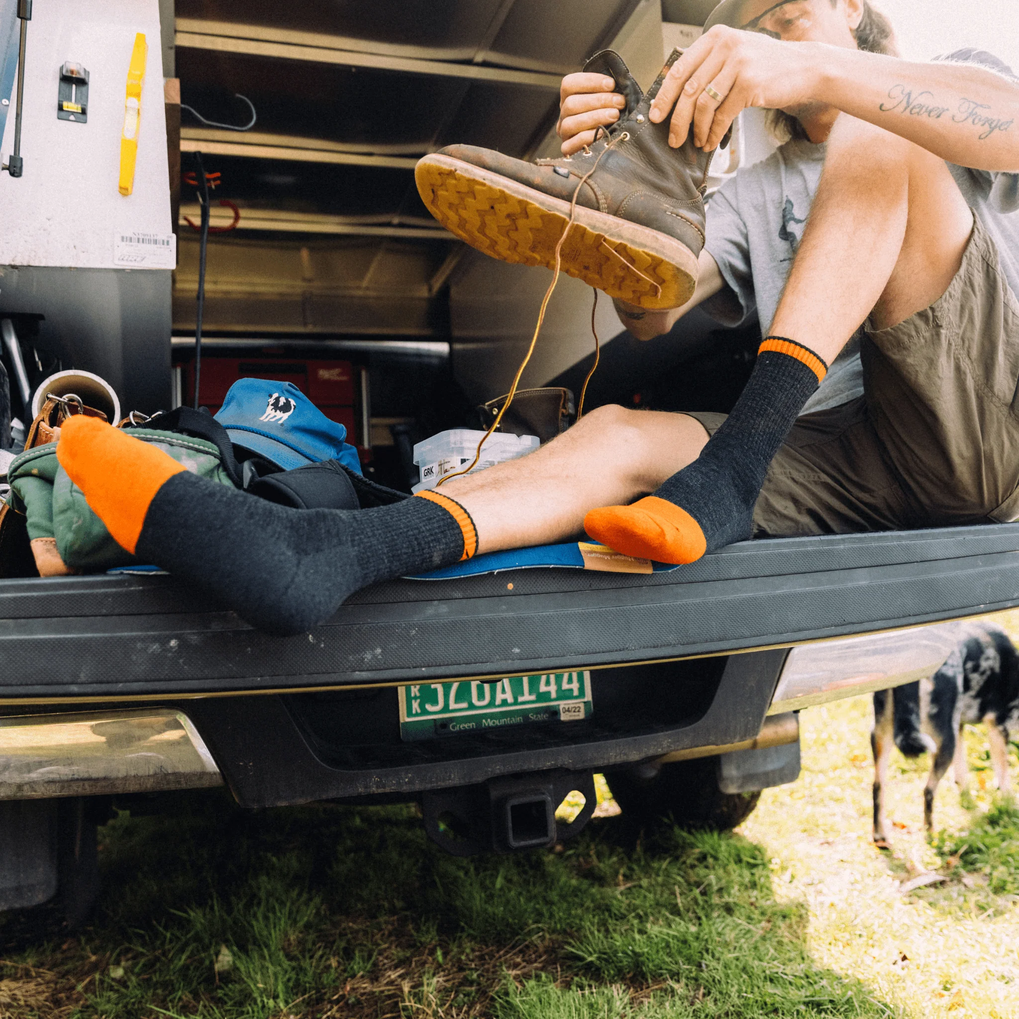 Darn Tough Men's Steely Micro Crew Midweight with Cushion Socks - Graphite - Image 9